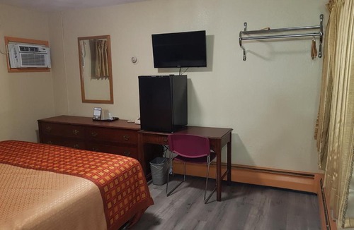 Utica Hotel | Happy Journey Motel