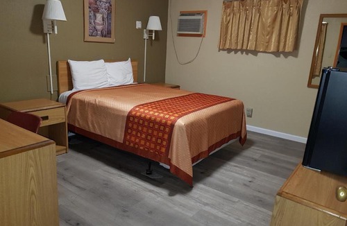 Utica Hotel | Happy Journey Motel