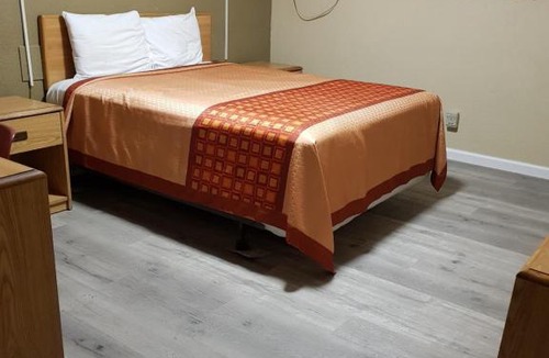 Utica Hotel | Happy Journey Motel