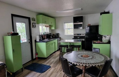 Cushing Cabin | Happy Lakeside Getaway