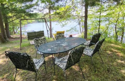 Cushing Cabin | Happy Lakeside Getaway