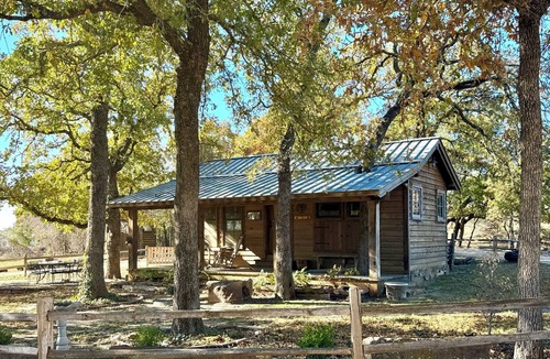 Fort Worth Cabin | Happy Oaks Cabin Retreat on stunning acreage with trees, ponds, walking trails.