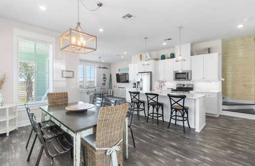 Cinnamon Shore Cottage | Happy Ours 125 FI
