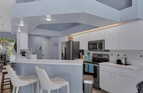 South Venice House | Happy Ours 2 - beautiful walk to beach home