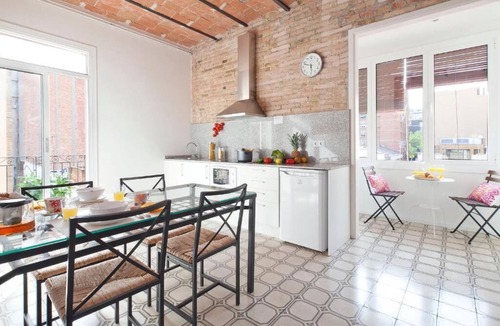 El Camp de l'Arpa del Clot Apartment | Happy People Gaudi Sant Pau