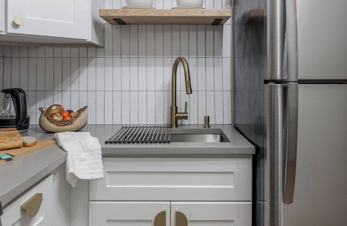 Wynnefield Heights Apartment | Happy Place by Hushaven Free Private Parking Easy City Access Quiet