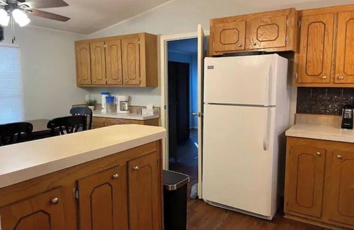 Kingston House | Happy Place in Buncombe - 1 mile to Lake Texoma