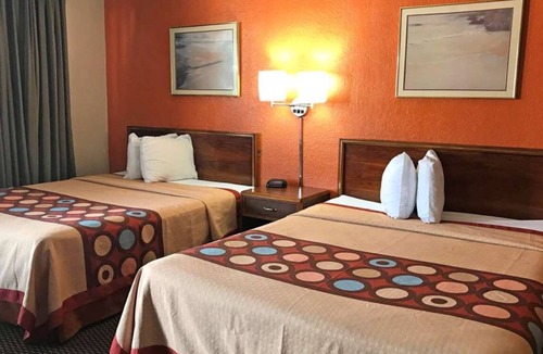 Hannibal Hotel | Happy Stay Inn