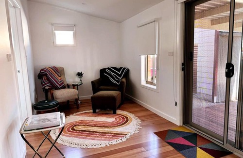 Shepparton South House | Happy Stays - Retro Haven