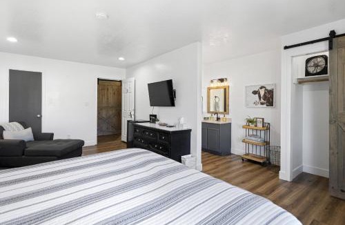 Tropic Bed & Breakfast | Happy Trails Bed and Breakfast