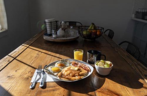 Tropic Bed & Breakfast | Happy Trails Bed and Breakfast