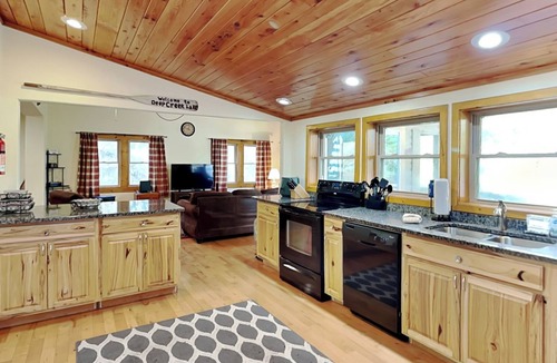 Thayerville Cabin | Happy Trails by Taylor Made Deep Creek