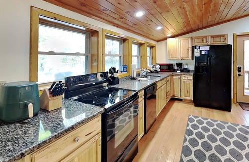 Thayerville Cabin | Happy Trails by Taylor Made Deep Creek