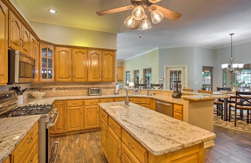 Emory House | Happy Trails Hideout w/New Bunk House & Hot Tub!