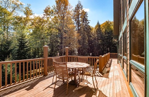 Davis House | Happy Valley Hideaway