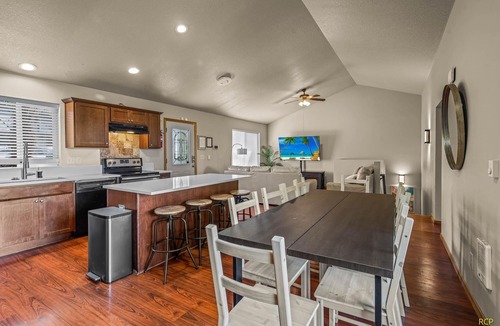Lents House | Happy Valley Home, Game Room, & 8 beds!
