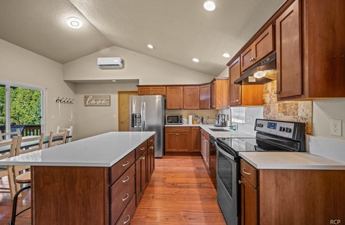 Lents House | Happy Valley Home, Game Room, & 8 beds!
