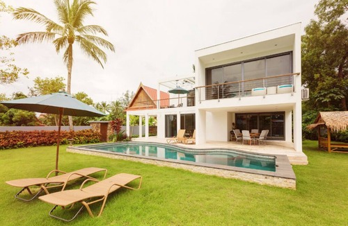 Pagoh Ski Chalet | Happy Village