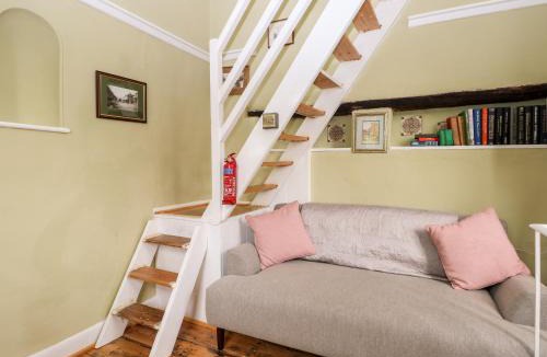 Waterlooville House | Hapton Folly