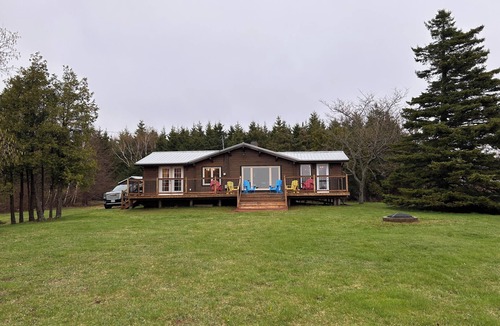 Bayview Cottage | Harbour Lights at New London Bay near Cavendish