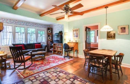 Harbert House | Harbert Cottage with Fire Pit Half Mile to Beach!