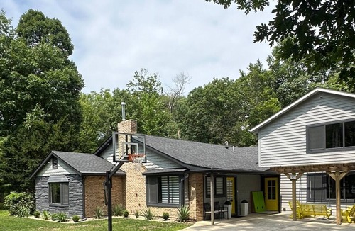 Harbert House | Harbert renovated house Private heated pool spa deck grill fire pit 2026 open!