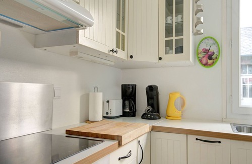 Isigny-sur-Mer House | Harbor Haven in Isigny-sur-Mer