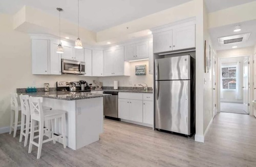 Hampton Condo | Harbor Haven | Steps to Beach | A/C | 1 Level