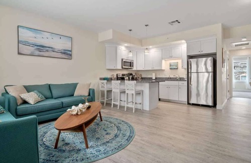 Hampton Condo | Harbor Haven | Steps to Beach | A/C | 1 Level