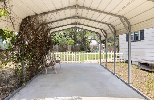 Aransas Pass House | Harbor Headquarters - 1950's Cape Cod Style Home 4BR/2BA