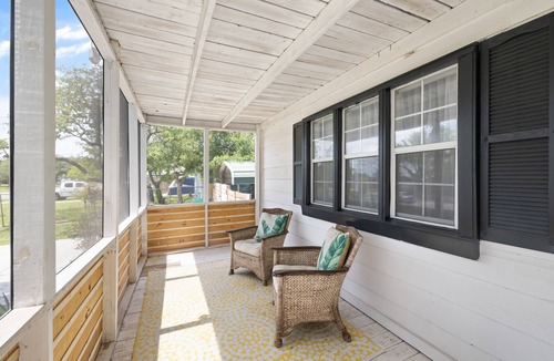 Aransas Pass House | Harbor Headquarters - 1950's Cape Cod Style Home 4BR/2BA