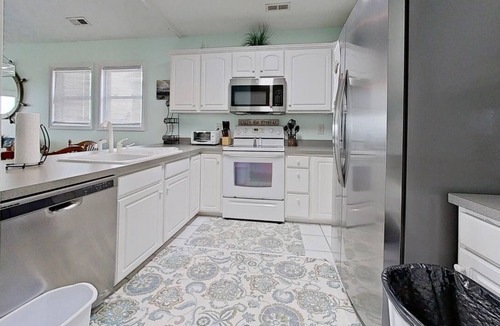 Surf City House | Harbor House 1601 Beautiful beach cottage duplex -sleeps 9, short walk to beach!