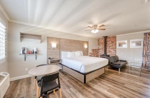 Morro Bay Hotel | Harbor House Inn