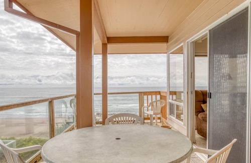 Lincoln City Villa | Harbor House