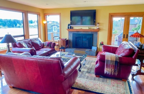 Freeland House | Harbor House Waterfront Home