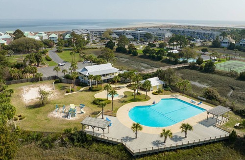 Oceanmarsh Subdivision Condo | Harbor Island Bliss: 2BR Condo, Beach Access, Resort Pool, & Stunning Views!