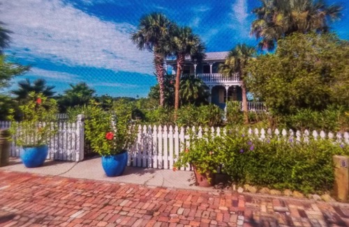 Lincolnville House | HARBOR ISLAND - A GEM IN THE HISTORIC DISTRICT.