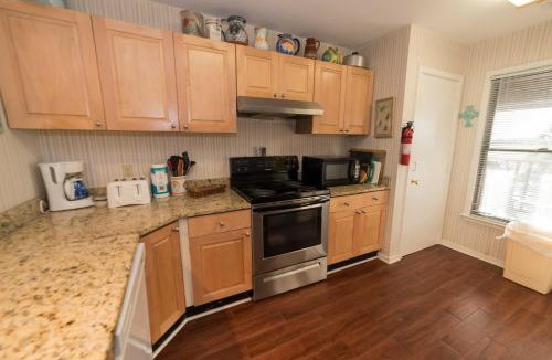 Oceanmarsh Subdivision House | Harbor Island Beachside House