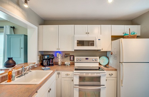 Oceanmarsh Subdivision Condo | Harbor Island Condo with Deck - Steps to Beach!