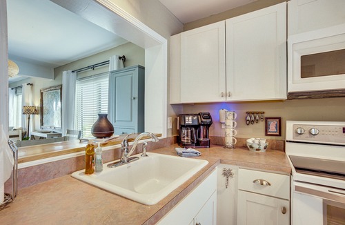 Oceanmarsh Subdivision Condo | Harbor Island Condo with Deck - Steps to Beach!