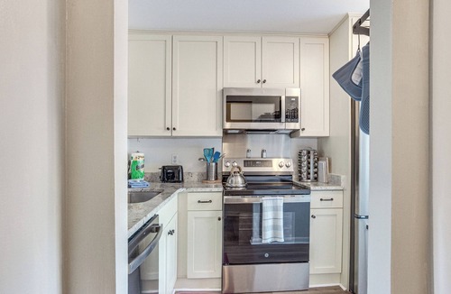 Oceanmarsh Subdivision Condo | Harbor Island Condo w/Pool Access: Walk to Beach!