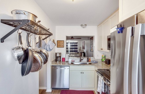 Oceanmarsh Subdivision Condo | Harbor Island Condo w/Pool Access: Walk to Beach!