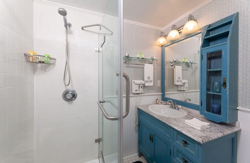 Pipes Cove Bed & Breakfast | Harbor Knoll Bed & Breakfast