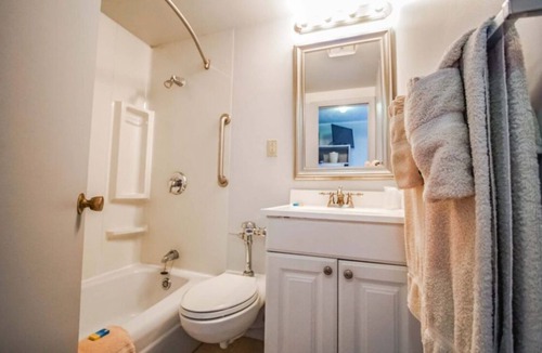 Tisbury Hotel | Harbor Landing Resort