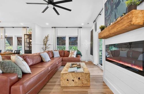 Long Beach House | Harbor Lights Resort Waterfront, Pool & Dock!