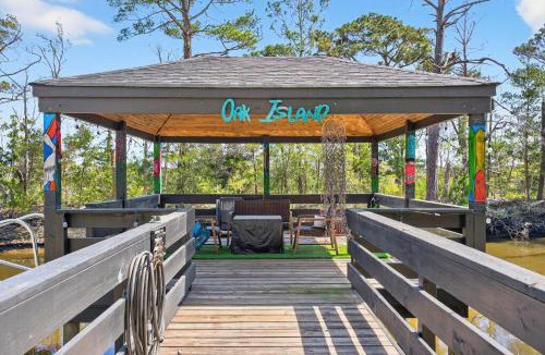 Long Beach House | Harbor Lights Resort Waterfront, Pool & Dock!