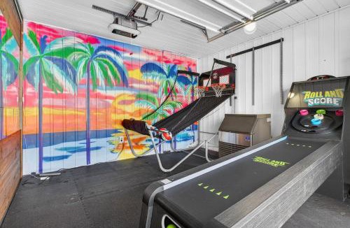 Long Beach House | Harbor Lights Resort Waterfront, Pool & Dock!