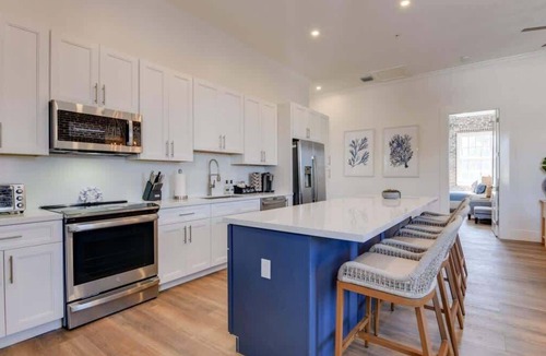 Historic Seaport Apartment | Harbor Luxe Celebration Suites