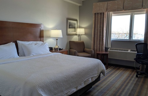 Essington Hotel | Harbor Pointe Inn PHL Airport