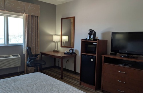 Essington Hotel | Harbor Pointe Inn PHL Airport